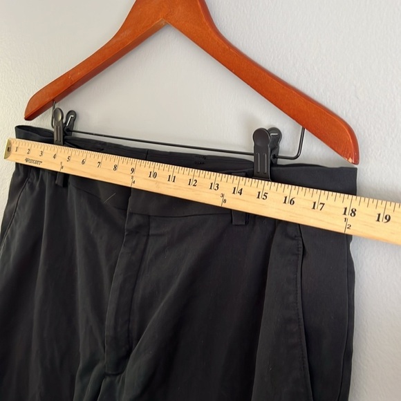 NIKE TIGER WOODS COLLECTION GOLF SHORTS IN BLACK SIZE 36 Waist - Picture 5 of 6